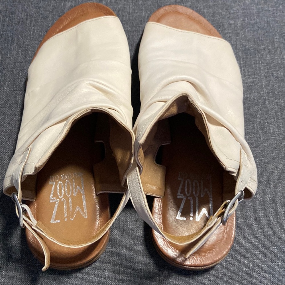 Miz Mooz - Fallon style, size 39 (8.5-9) wide leather sandal in cream